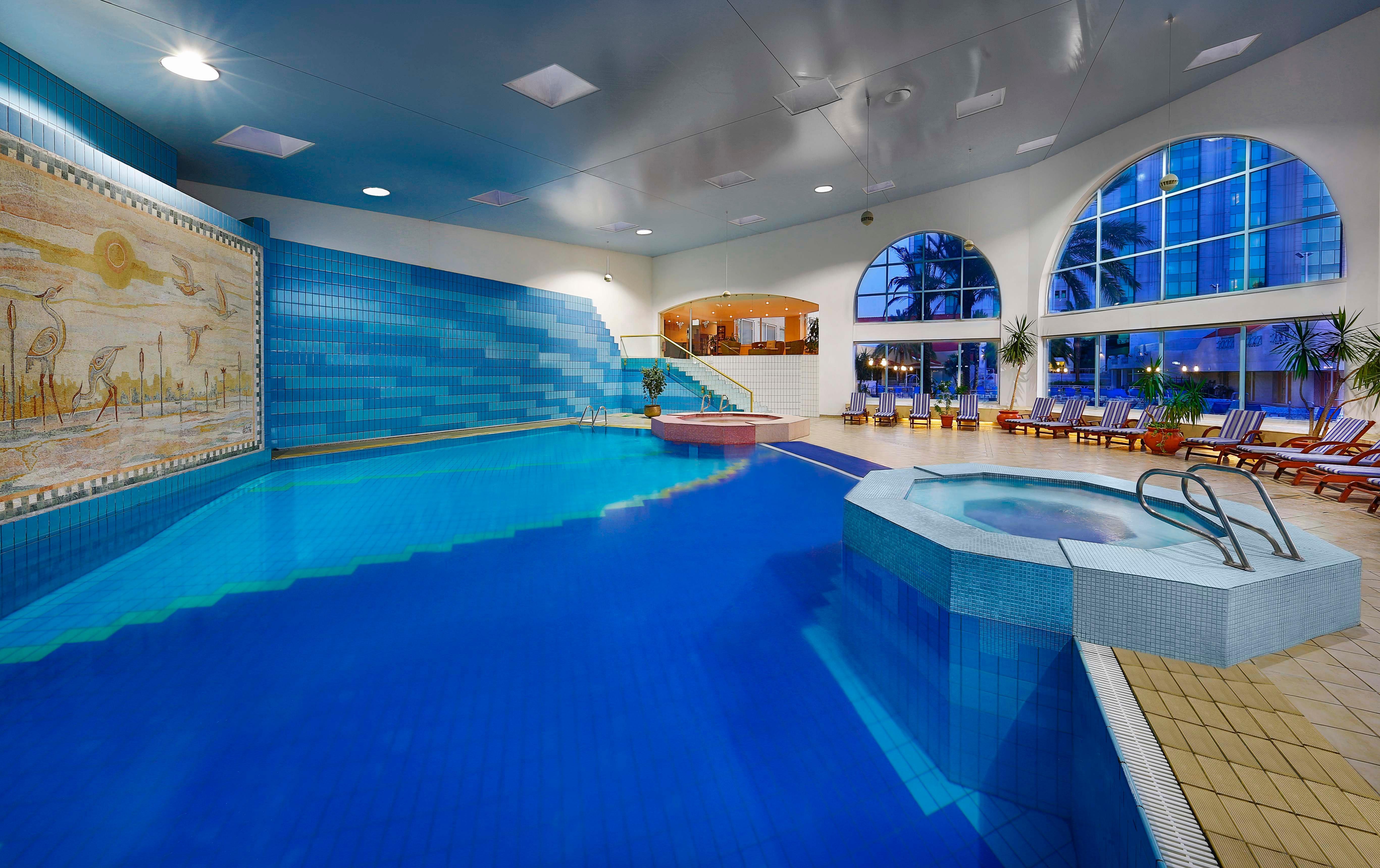 Crowne Plaza Amman By Ihg Hotel Exterior photo Indoor pool