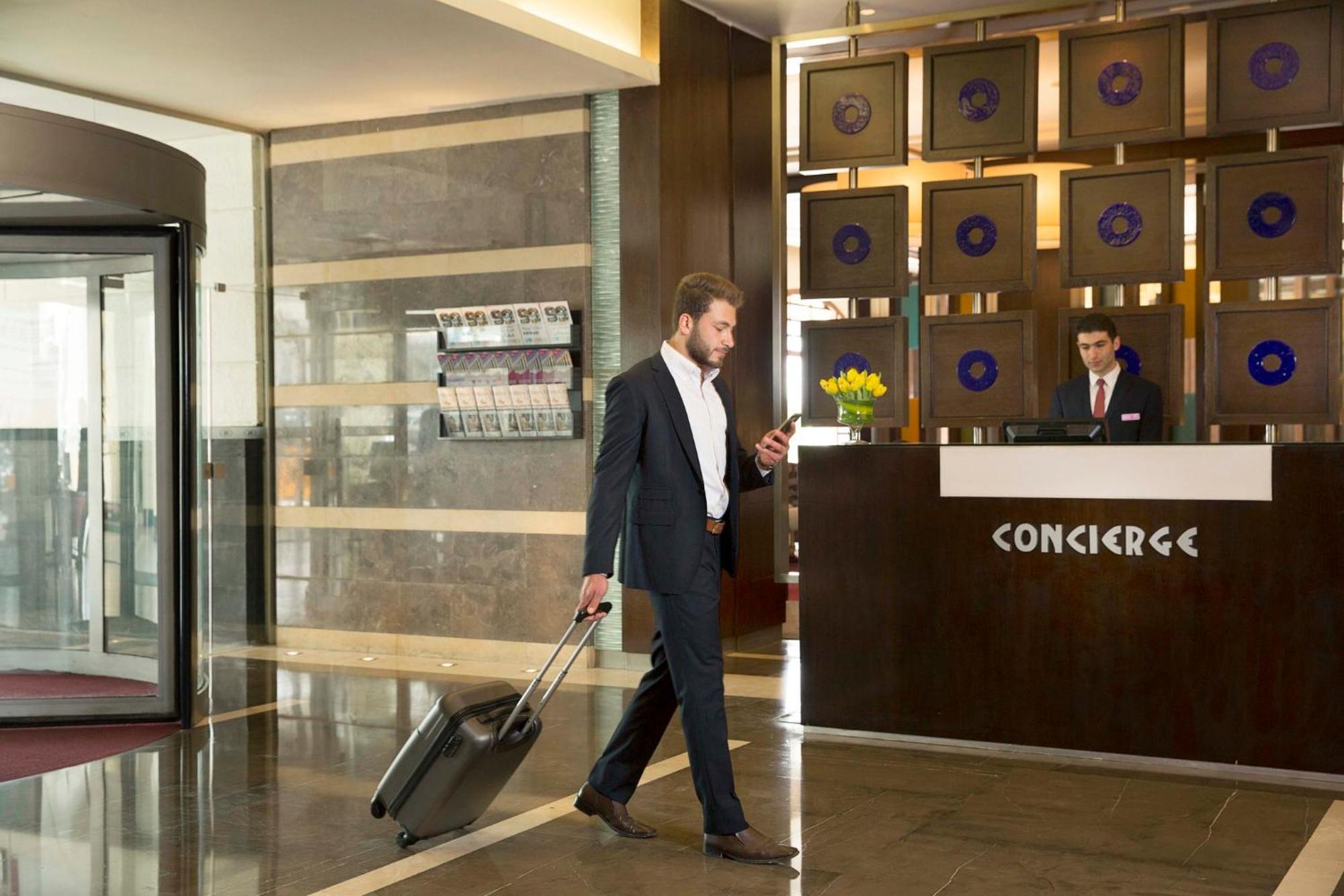 Crowne Plaza Amman By Ihg Hotel Exterior photo Concierge at the Hilton London Heathrow