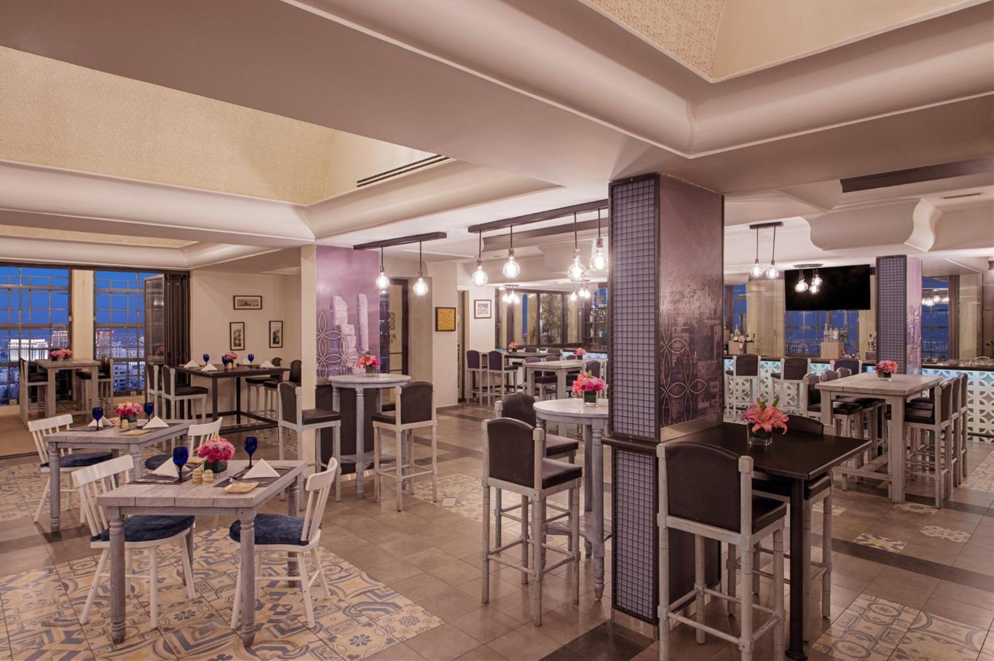 Crowne Plaza Amman By Ihg Hotel Exterior photo The 1911 Lounge