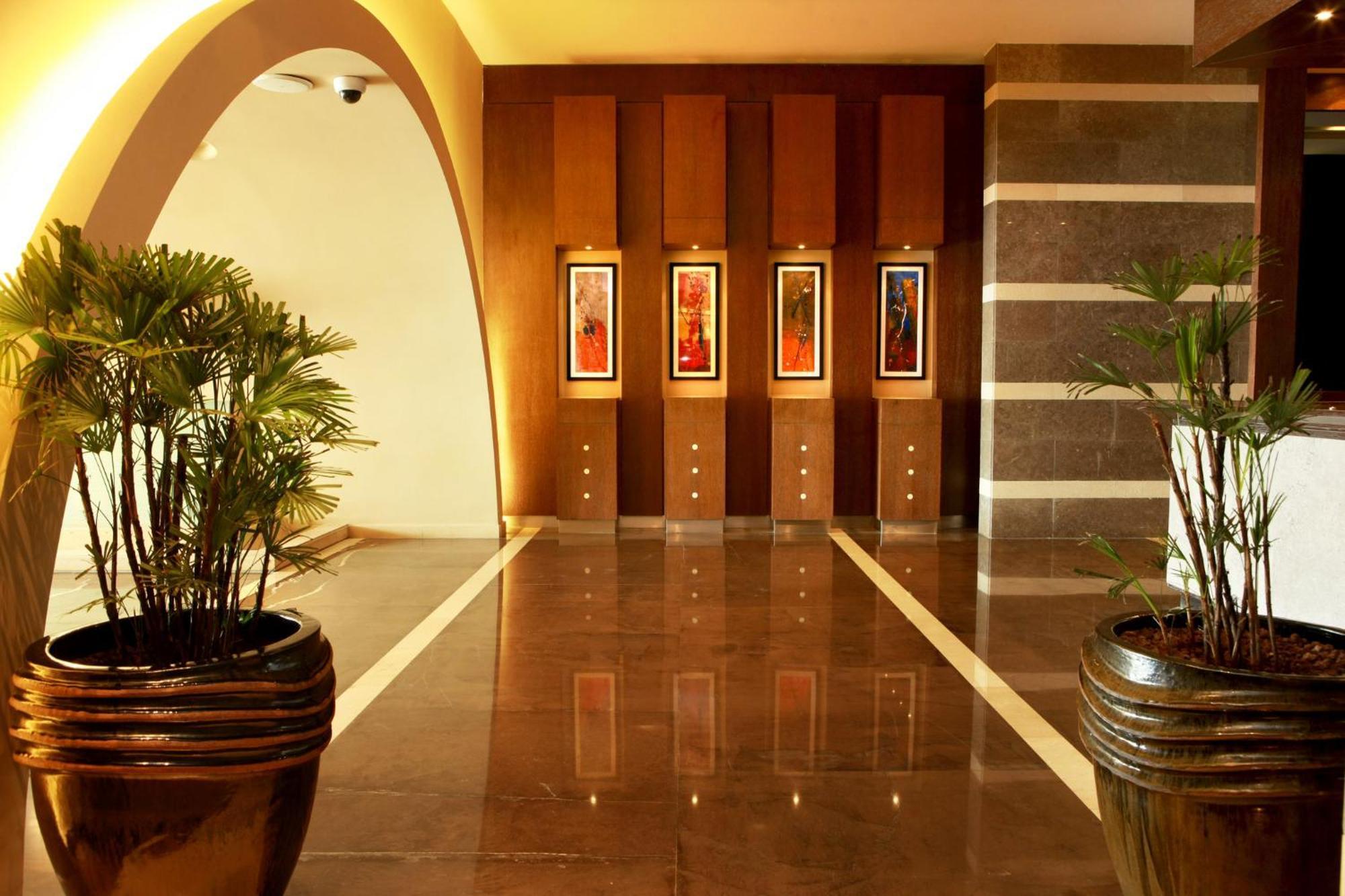Crowne Plaza Amman By Ihg Hotel Exterior photo Interior of the hotel