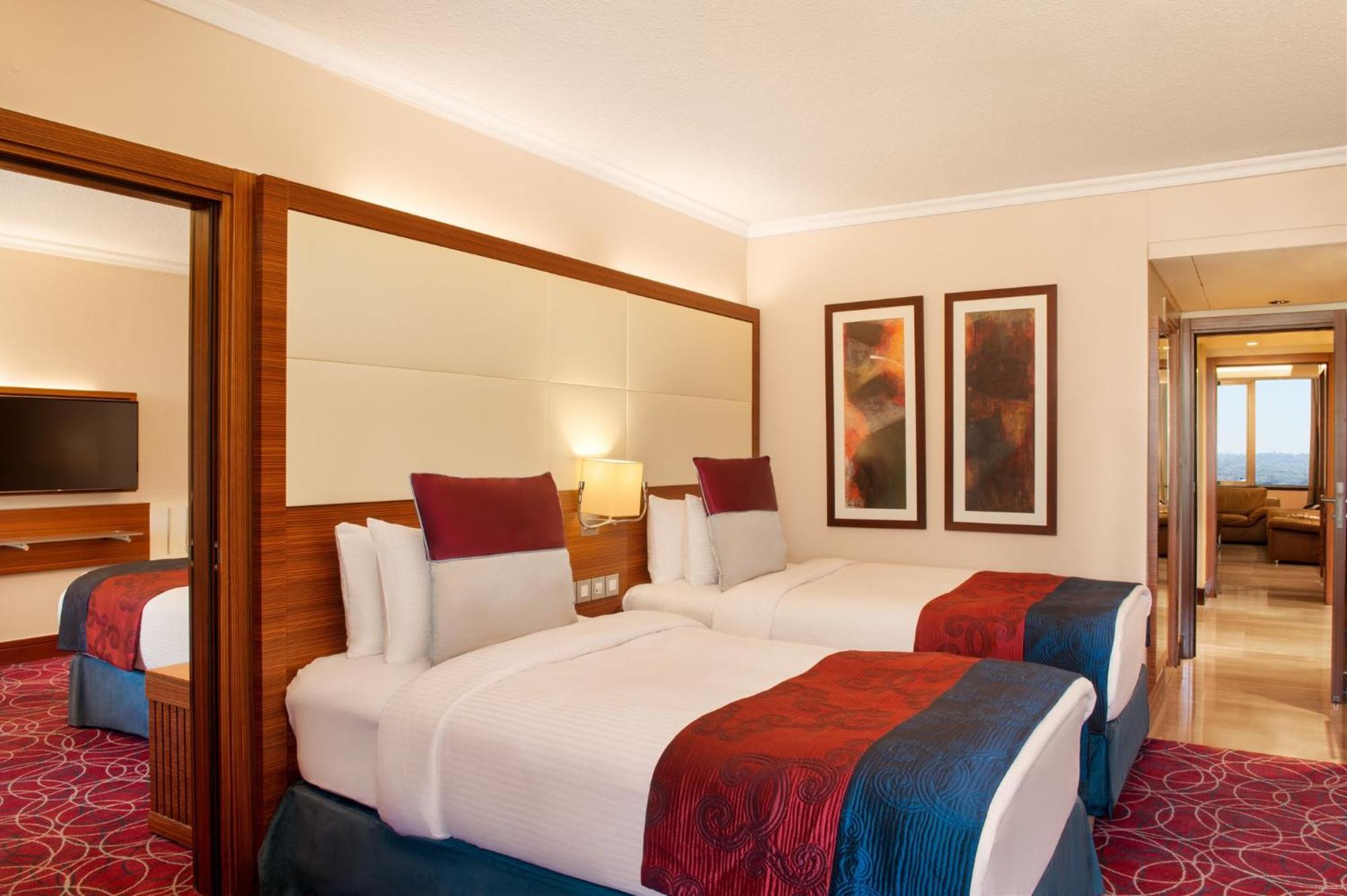 Crowne Plaza Amman By Ihg Hotel Exterior photo