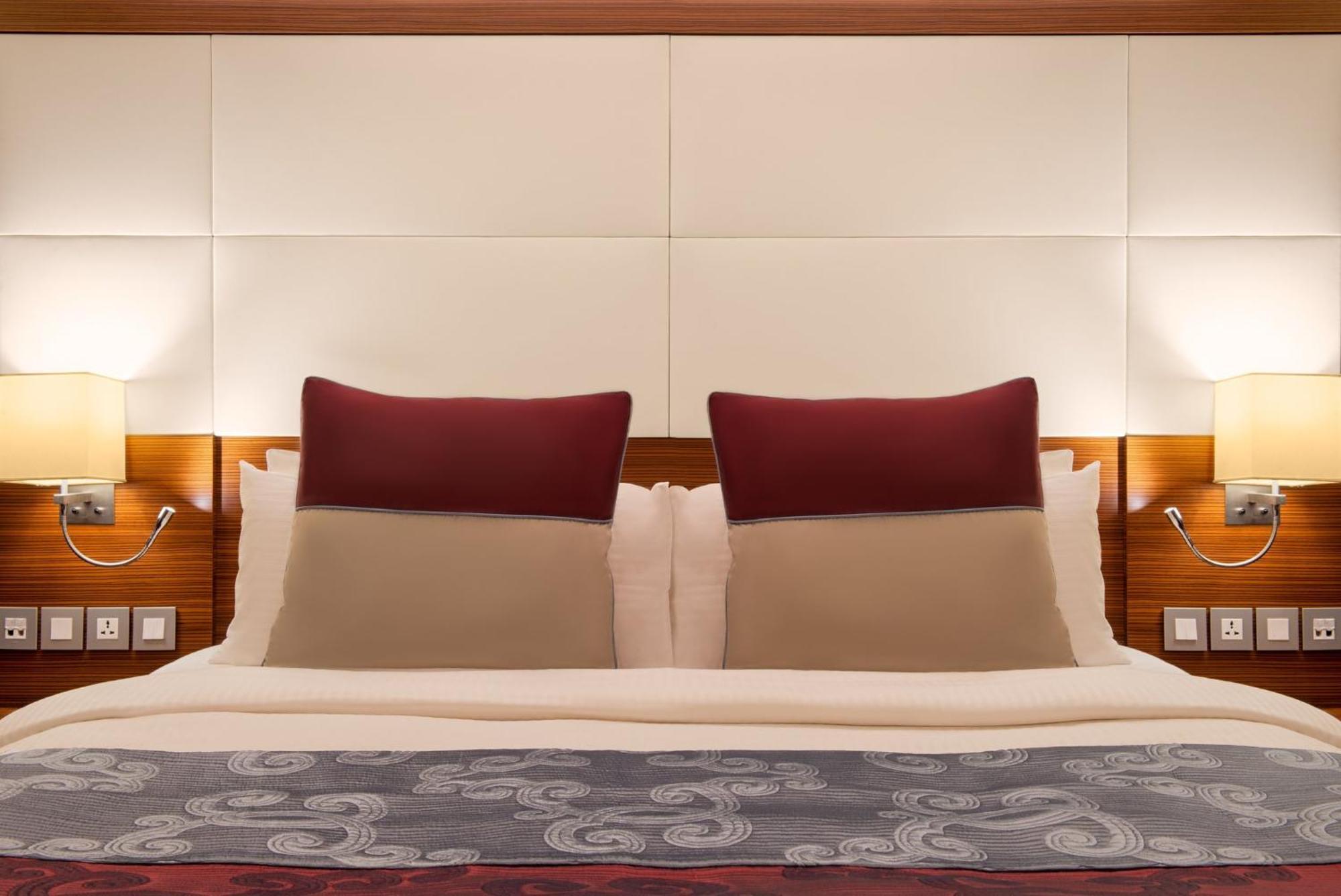 Crowne Plaza Amman By Ihg Hotel Exterior photo