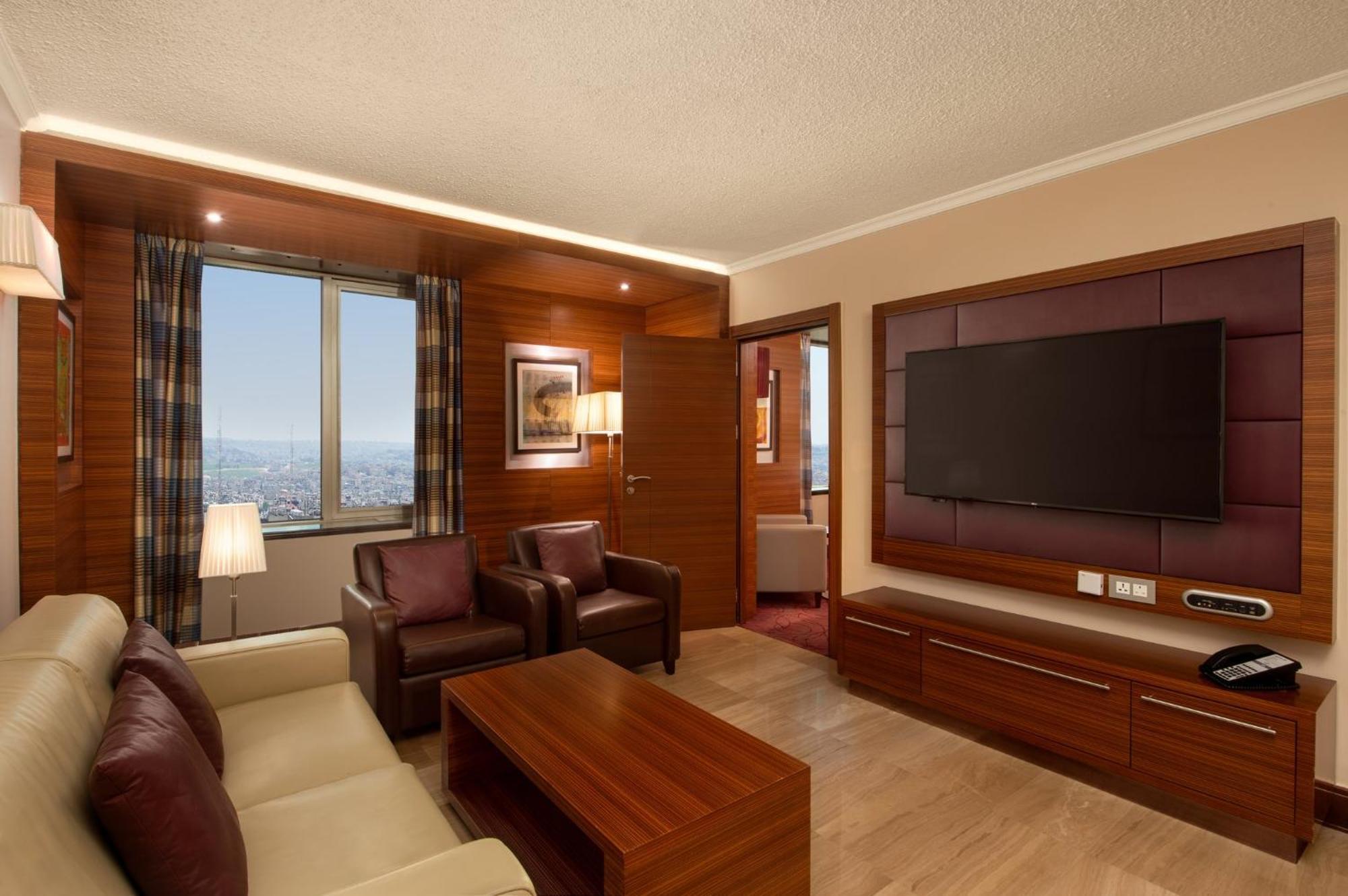 Crowne Plaza Amman By Ihg Hotel Exterior photo